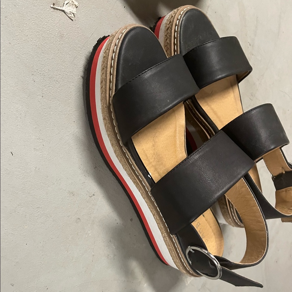 Women’s sandals